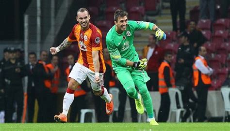G­a­l­a­t­a­s­a­r­a­y­­d­a­ ­M­u­s­l­e­r­a­­d­a­n­ ­s­o­n­r­a­ ­S­n­e­i­j­d­e­r­ ­s­ı­k­ı­n­t­ı­s­ı­